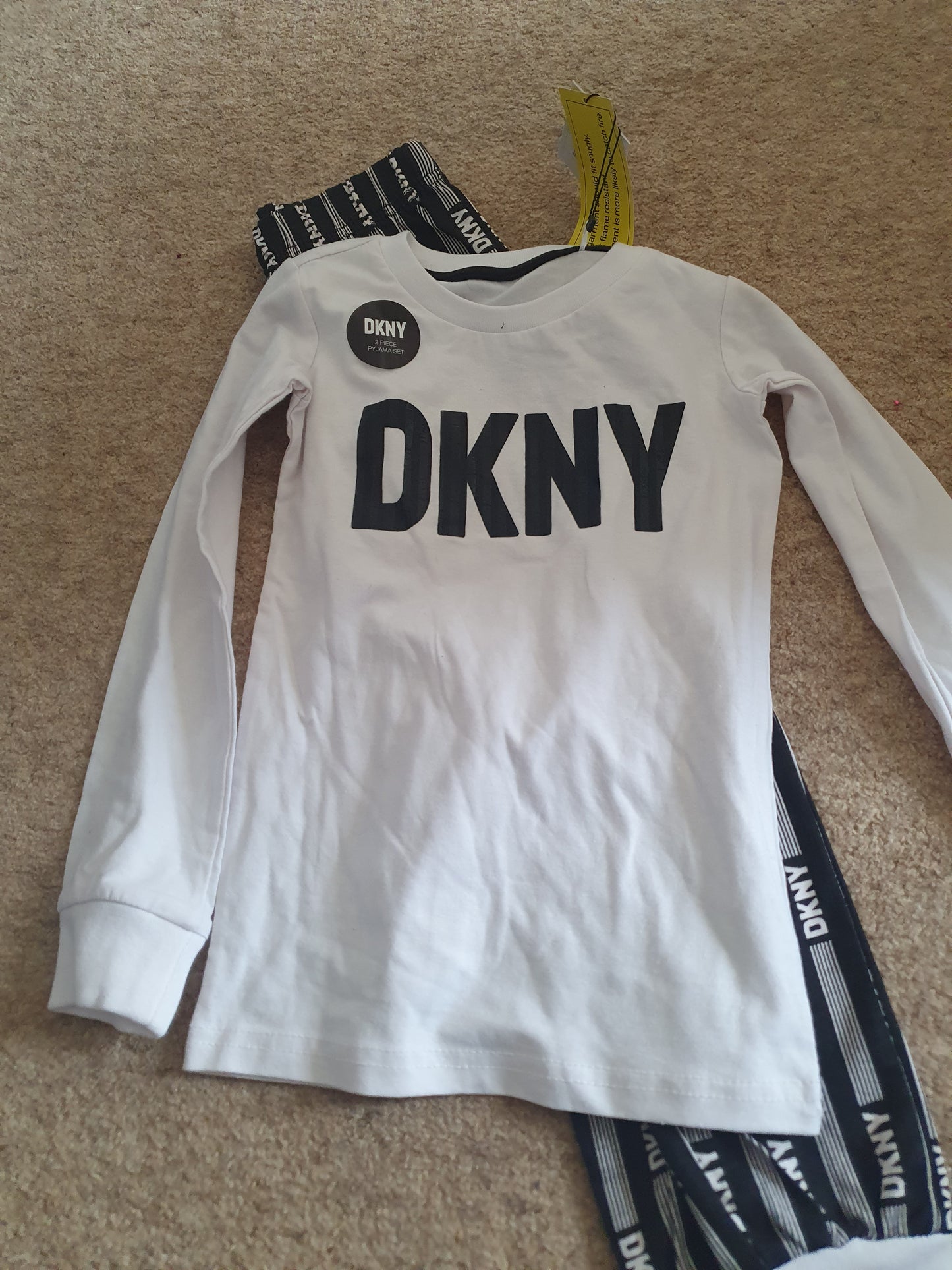 DKNY 2 piece Pyjama set