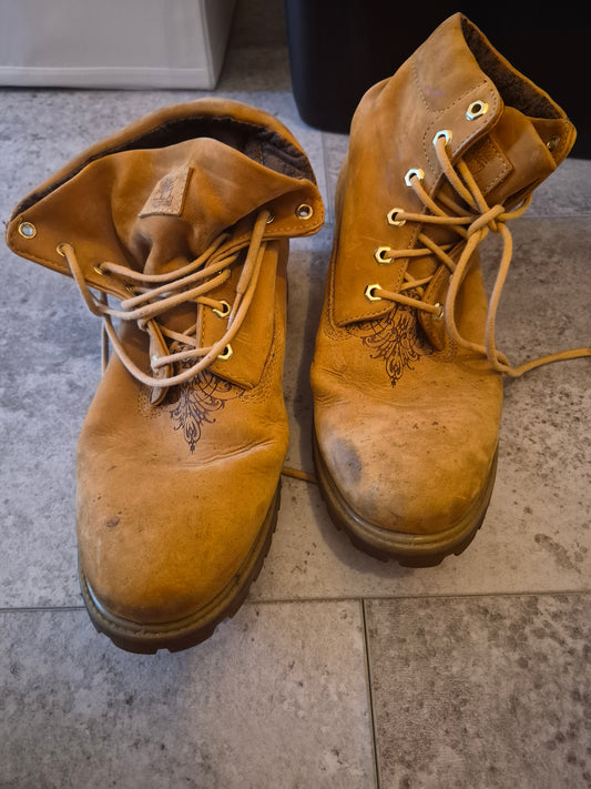Pre-owned Timberland boots size 10.5w